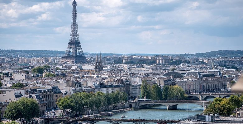 Paris’te çıkan yangında 2 kişi yaşamını kaybetti