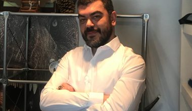 Ekonomist Önder Tavukçuoğlu: En az üç farklı sektörden üç farklı hisseye yatırım yapmalı Ekonomist Önder Tavukçuoğlu: En az üç farklı sektörden üç farklı hisseye yatırım yapmalı