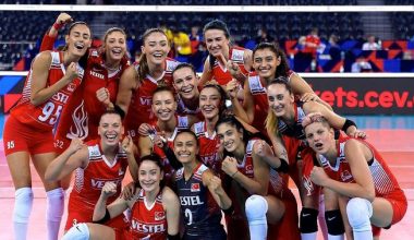 Filenin Sultanları yarı finalde. Filenin Sultanları yarı finalde.